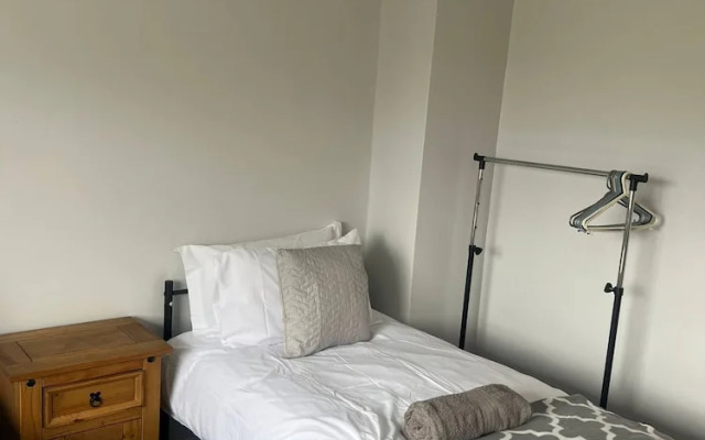 Comfortable 3 Bedroom House-ng5,sleeps 5