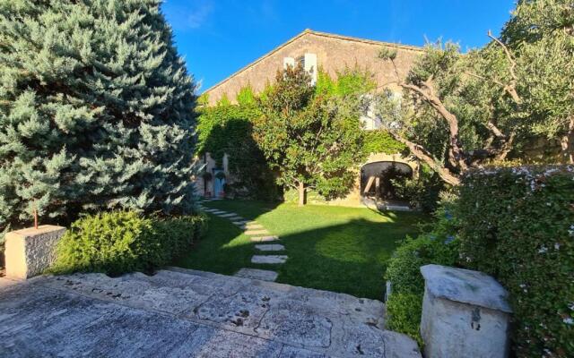 Maison Fontvieille, 8 pièces, 12 personnes - FR-1-599-41