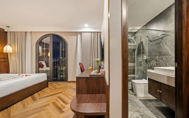 Golden Lotus Luxury Hotel Da Nang