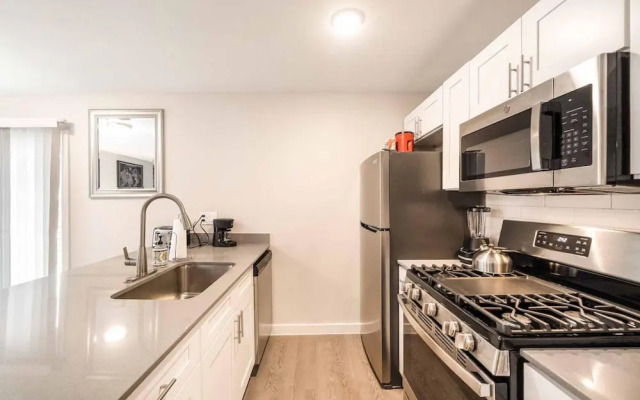 Stylish 1BR Near UT Mueller Evonify
