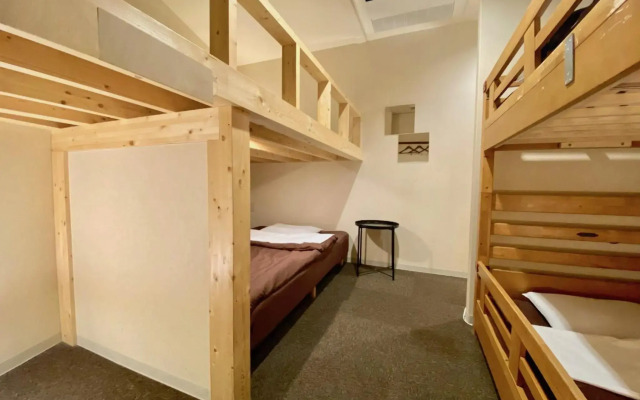 Osaka Guesthouse Nest - Hostel