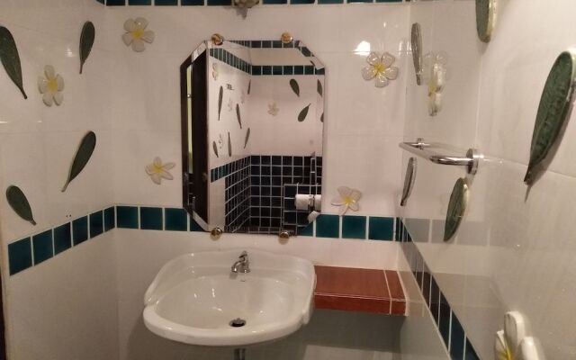 Baan Sai Thong Hotel