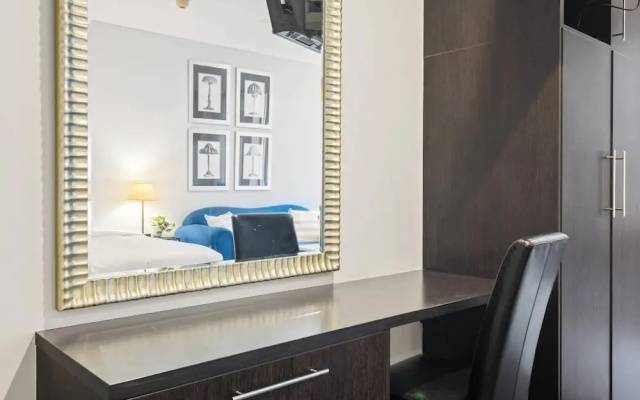 Stylish Central Studio With Gym – Guest Rooms – Melbourne