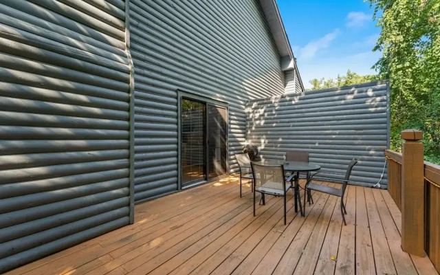 Day Dreamer 2 Bedroom Duplex by RedAwning