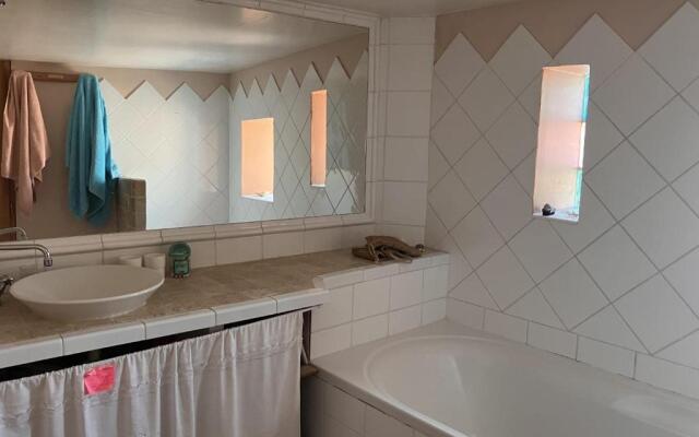 Superb 90m With Wifi Located In Avignon!