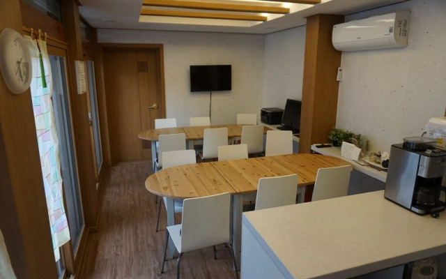 Go Woon Dang Hanok Guest House