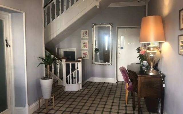 White Lodge Hotel