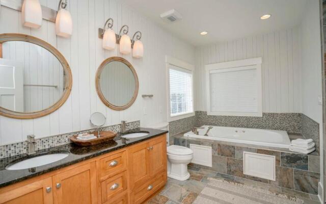 1 Emerald of the Seas