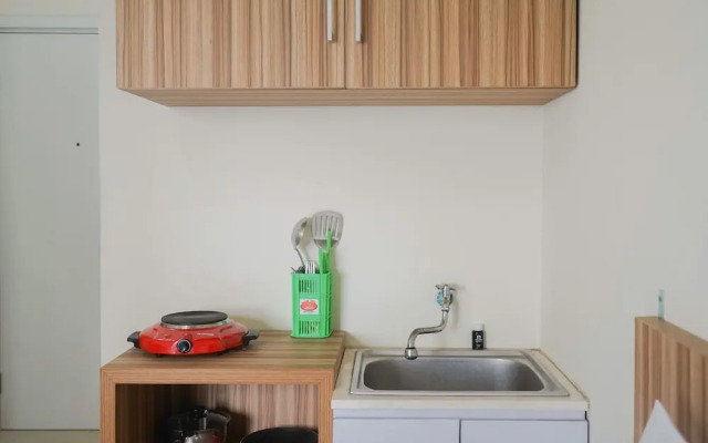 Cozy Studio Green Pramuka Apartment next to Mall
