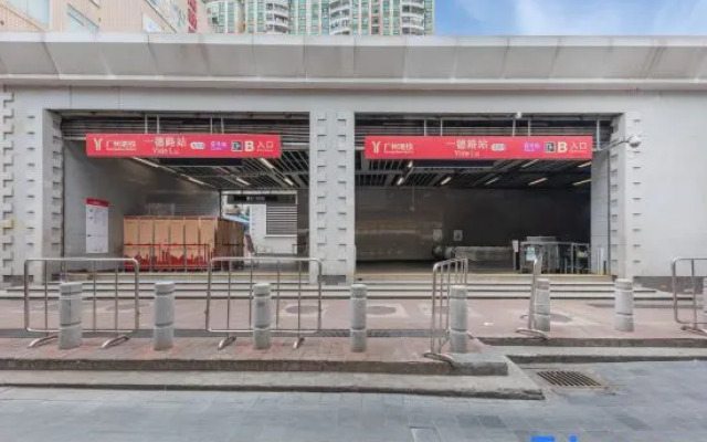 Yimi Apartment (Guangzhou 13 Hangyi De Road Subway Station)