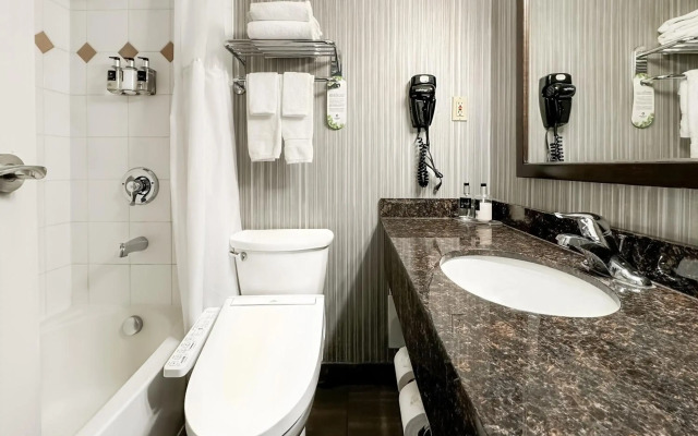 Coast Calgary Downtown Hotel & Suites by APA