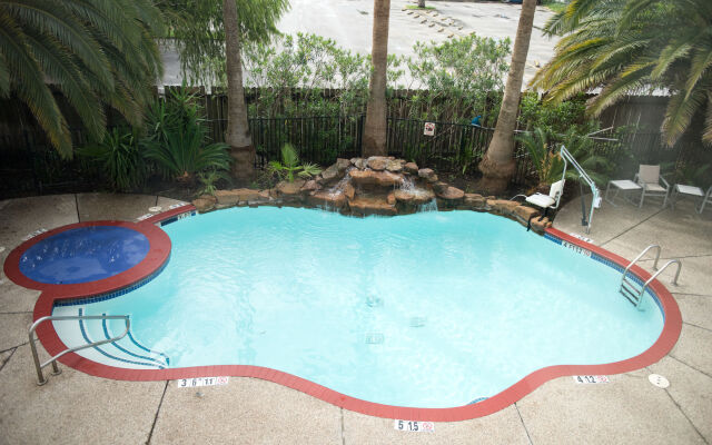 Holiday Inn Express Houston N-1960 Champions Area