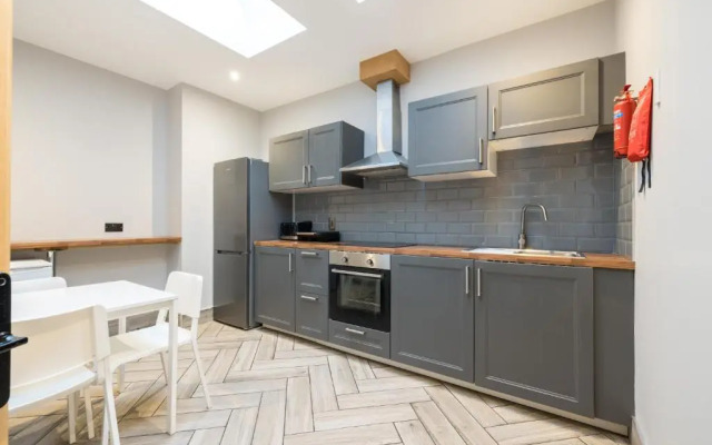 Ewings Bar & Self-Catering Accommodation