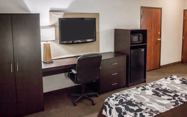 Garner Hotel Topeka West, by IHG