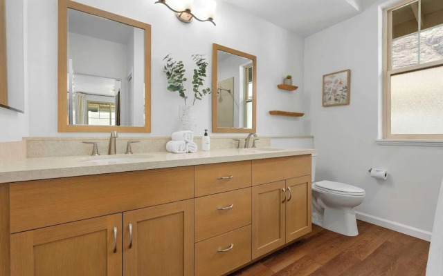 Makaha Villa by Avantstay Mountain + Ocean Views