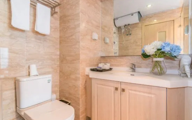 Shanghai Huayue Apartment (Jinshan Wanda Shop)
