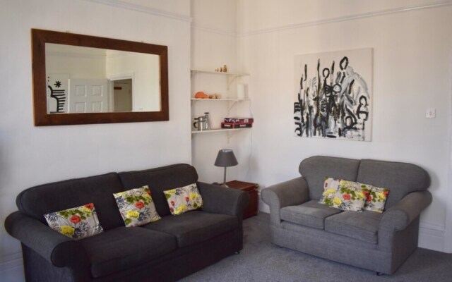 2 Bedroom Apartment With Balcony in Brighton