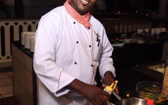 Travellers Beach Hotel & Club