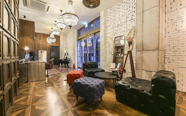 Lerocherrouge Hotel