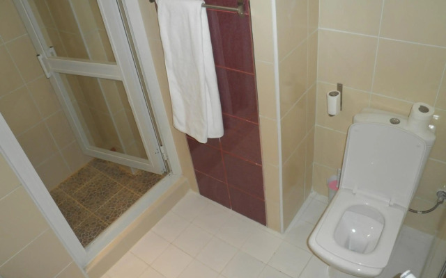 Marina Royal Hotel Suites