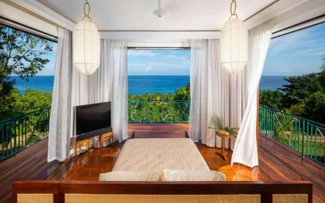 Sunny Vacation Villa at 1