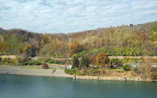 Waterfront Place Hotel