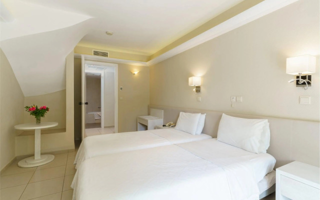 Pearl Beach Hotel