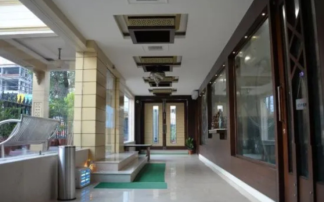 OYO 14494 Hotel Ramneek