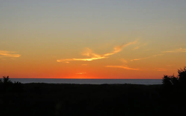 Pacific Sunrise Inn & Suites