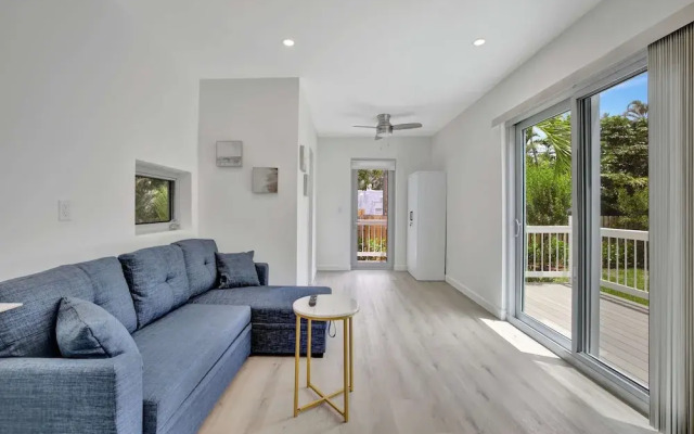 Sunshine Getaway Sleeps 4!