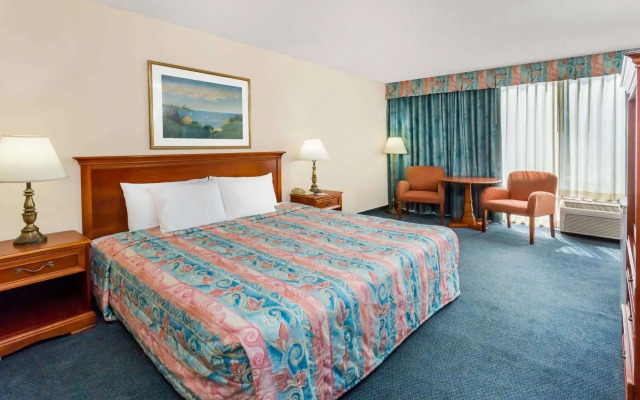 Travelodge Peoria Hotel and CO