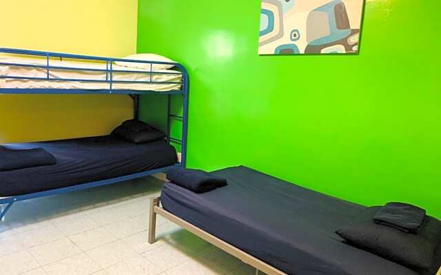 Banana Bungalow West Hollywood Hotel & Hostel