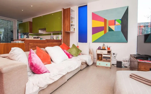 Spacious 2 Bedroom House With Garden
