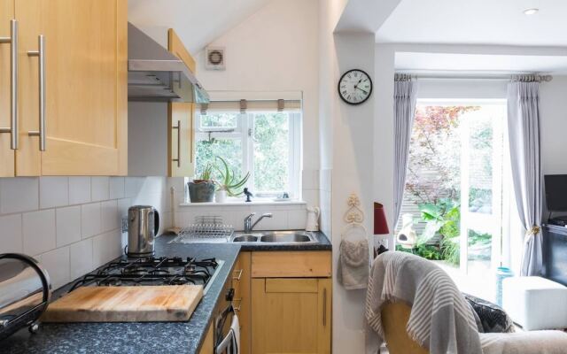 Gorgeous 2 Bed Fulham Flat With Garden