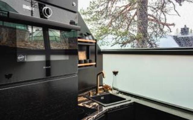 Golden Crown - Levin Iglut