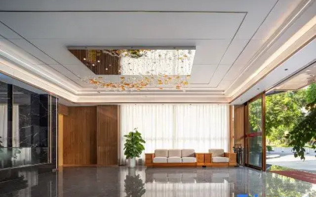 Meihong Hotel (Dehong Mangshi Airport Mangshi Square)