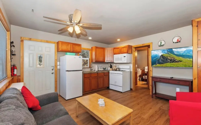 Tranquil 2-Bedroom Retreat