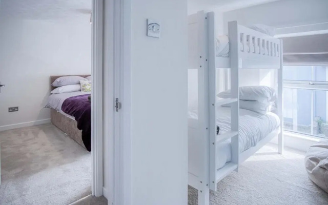 Pink Cottage - 4 Bedrooms & Hot Tub - Tenby