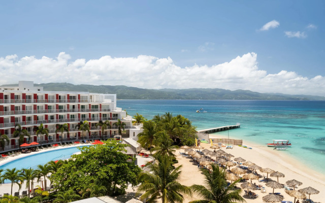 Grand Decameron Cornwall Beach, A Trademark All-Inclusive Resort
