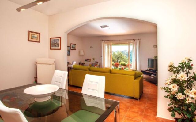 House Gloria Calonge