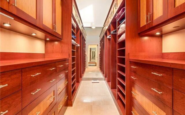 Waterfall House 4 Bedrooms 3.5 Bathrooms Condo