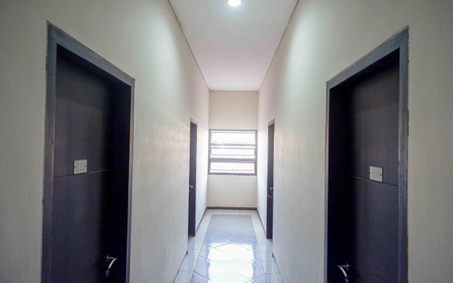 Urbanview Hotel Solo Tiara