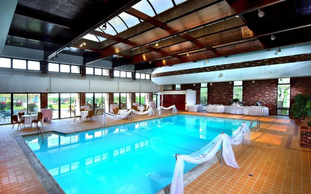 Nichols Village Hotel and Spa