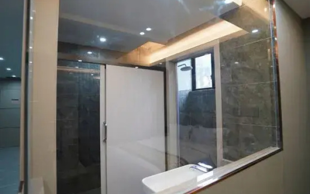 Bali Hotel Maoming