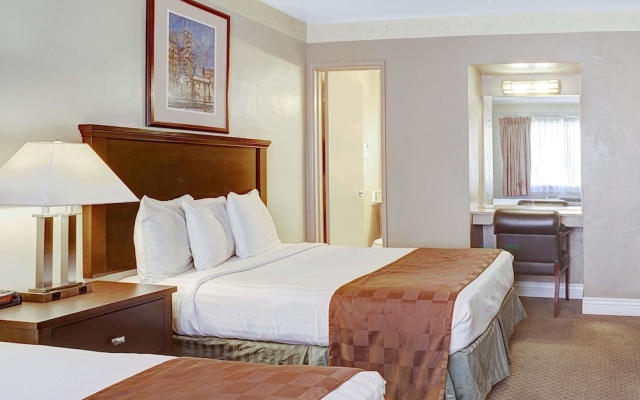 Travelodge Everett City Center