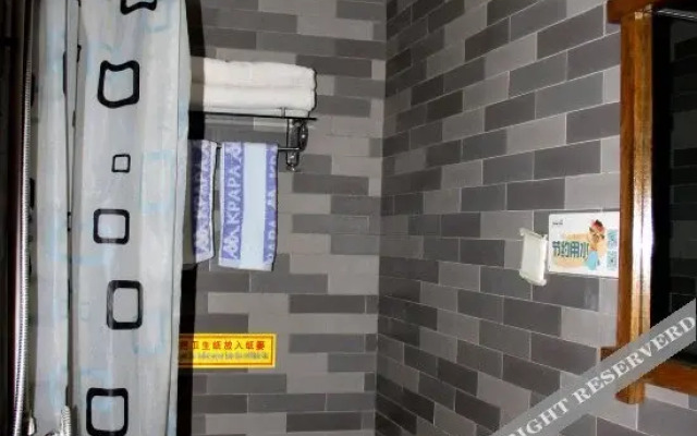 Lao Cheng Gen Hostel