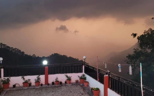 Goroomgo Sweet Sunset Resort Nainital