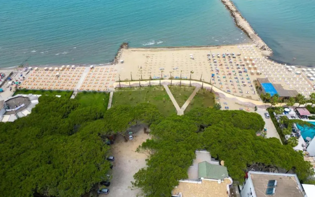 Kastrati Hotel