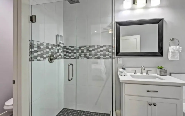 7 Mi to Dtwn Phoenix: Home w/ Patio & Yard
