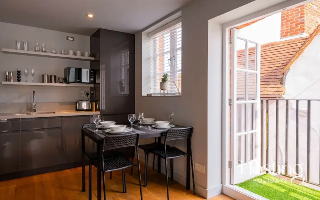 Modern Luxury Apartment In The Heart of Henley
